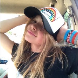 Meet your Posher, Thora